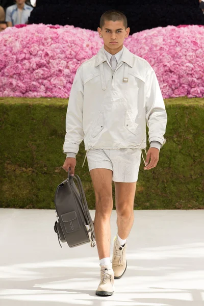 Look 14